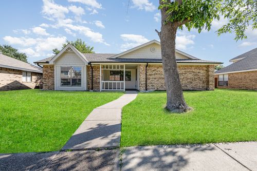 2111 Stein Way, Carrollton, TX, 75007-2240 | Card Image
