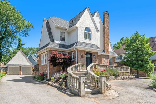 98 Washington Avenue S, Hempstead, NY, 11559 | Card Image