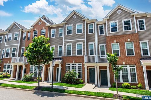 129 Eisenhower Ln, Wood Ridge, NJ, 07075-2141 | Card Image