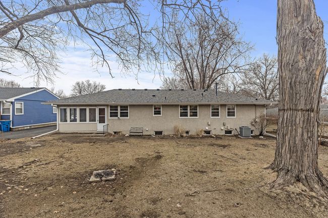 Full view of the back of the home | Image 27