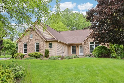 N61W14730 Woodcrest Ct, Menomonee Falls, WI, 53051-5877 | Card Image