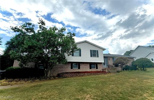 9 Willow Way, Canfield, OH, 44406-9226 | Card Image