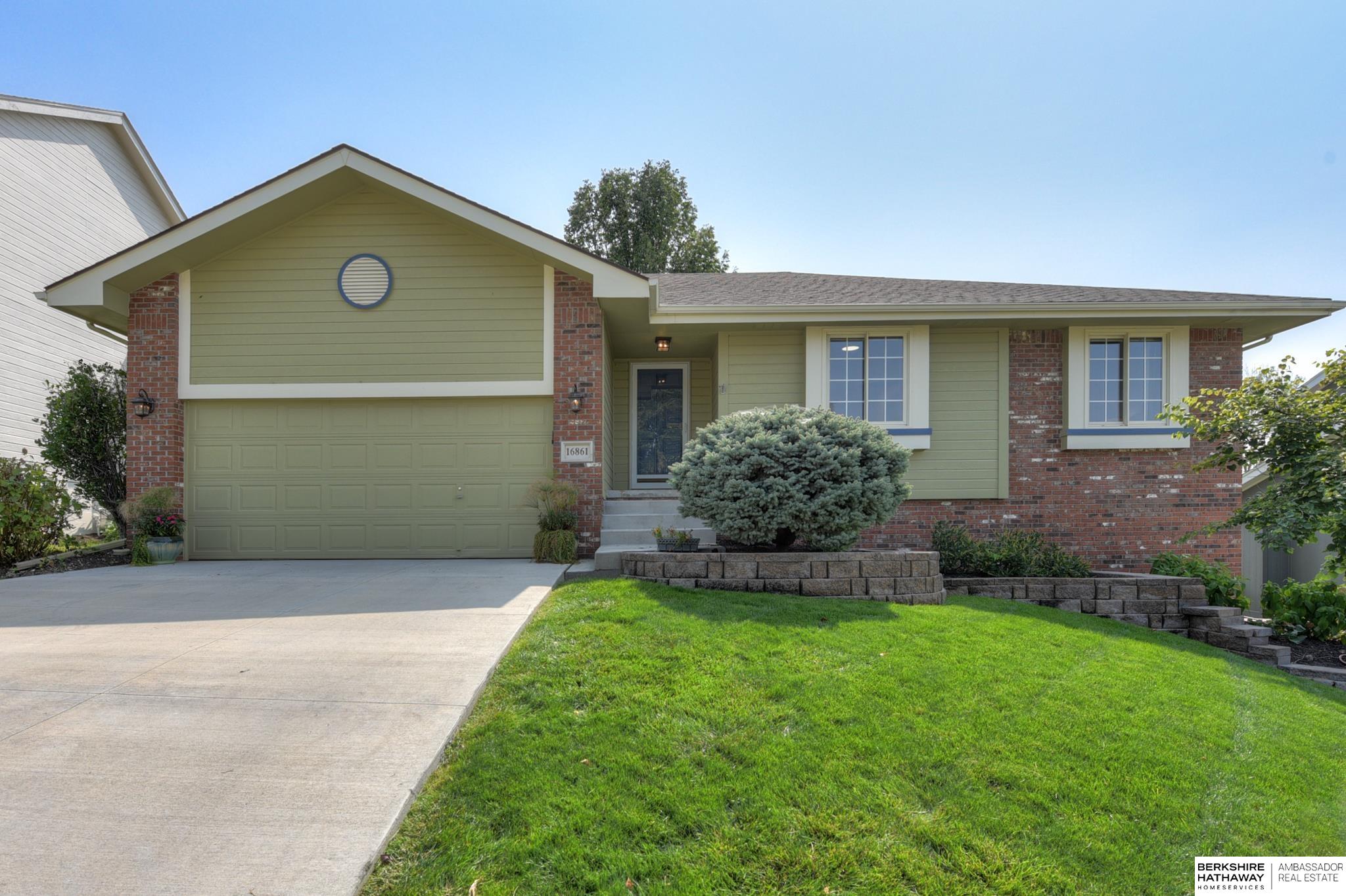 Patterson Dr, Omaha, NE 68135