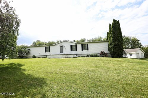 4062 Deerfield Cir, Tyrone, PA, 16686-3213 | Card Image