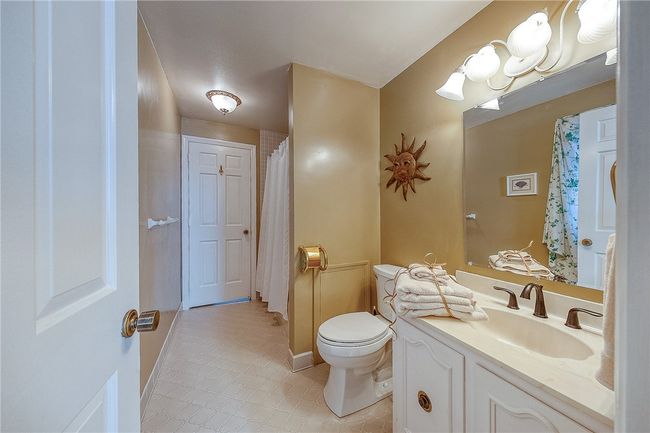 Jack and Jill Bathroom | Image 28