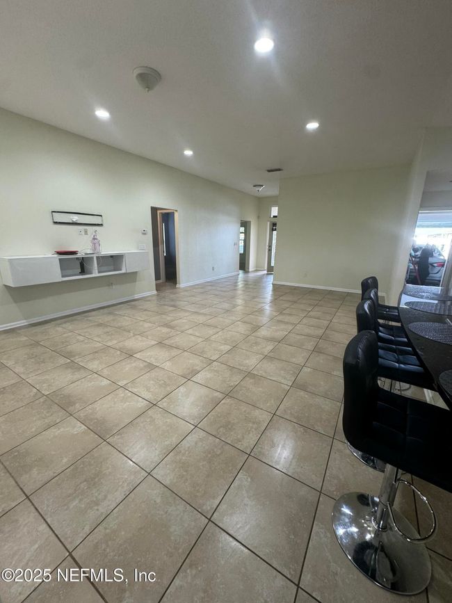 6251 Rolling Tree St, House other with 4 bedrooms, 2 bathrooms and null parking in Jacksonville FL | Image 4