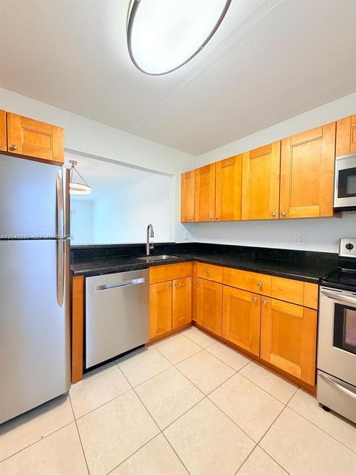 b413-7705 Camino Real, Miami, FL, 33143-7163 | Card Image