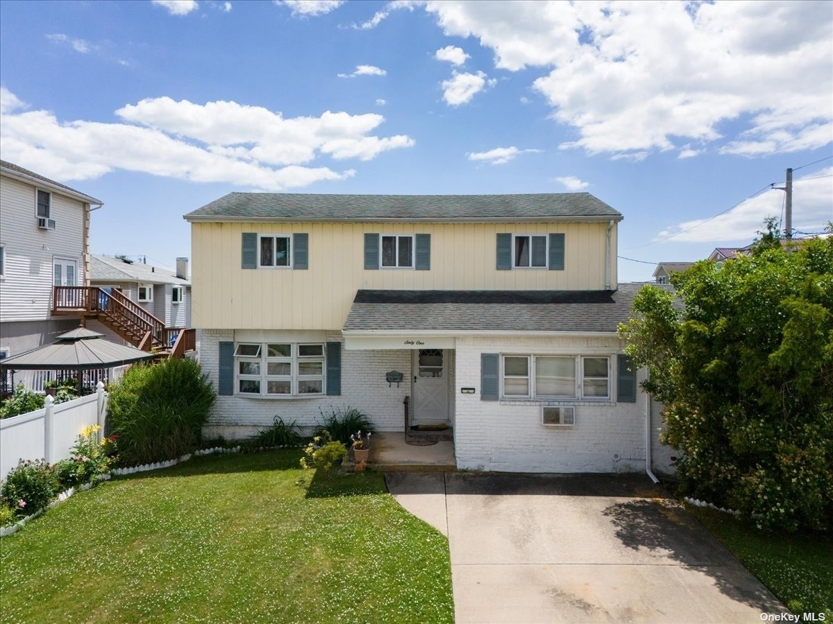 Bryant St, Freeport, NY 11520