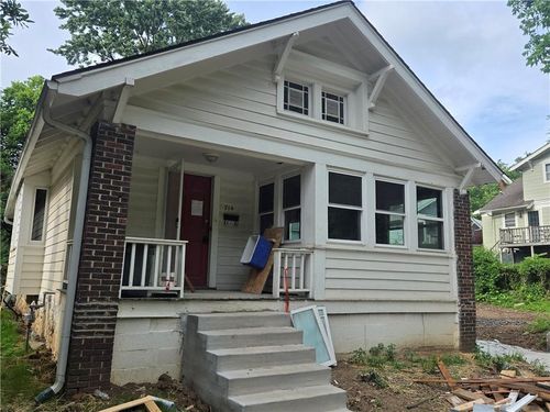 714 E 54th Ter, Kansas City, MO, 64110-2418 | Card Image