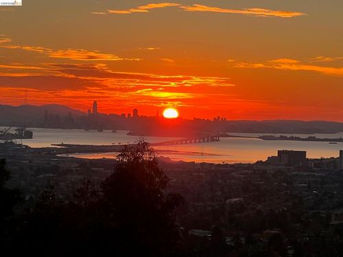 1426 Grand View Dr, Berkeley, CA, 94705-1634 | Card Image