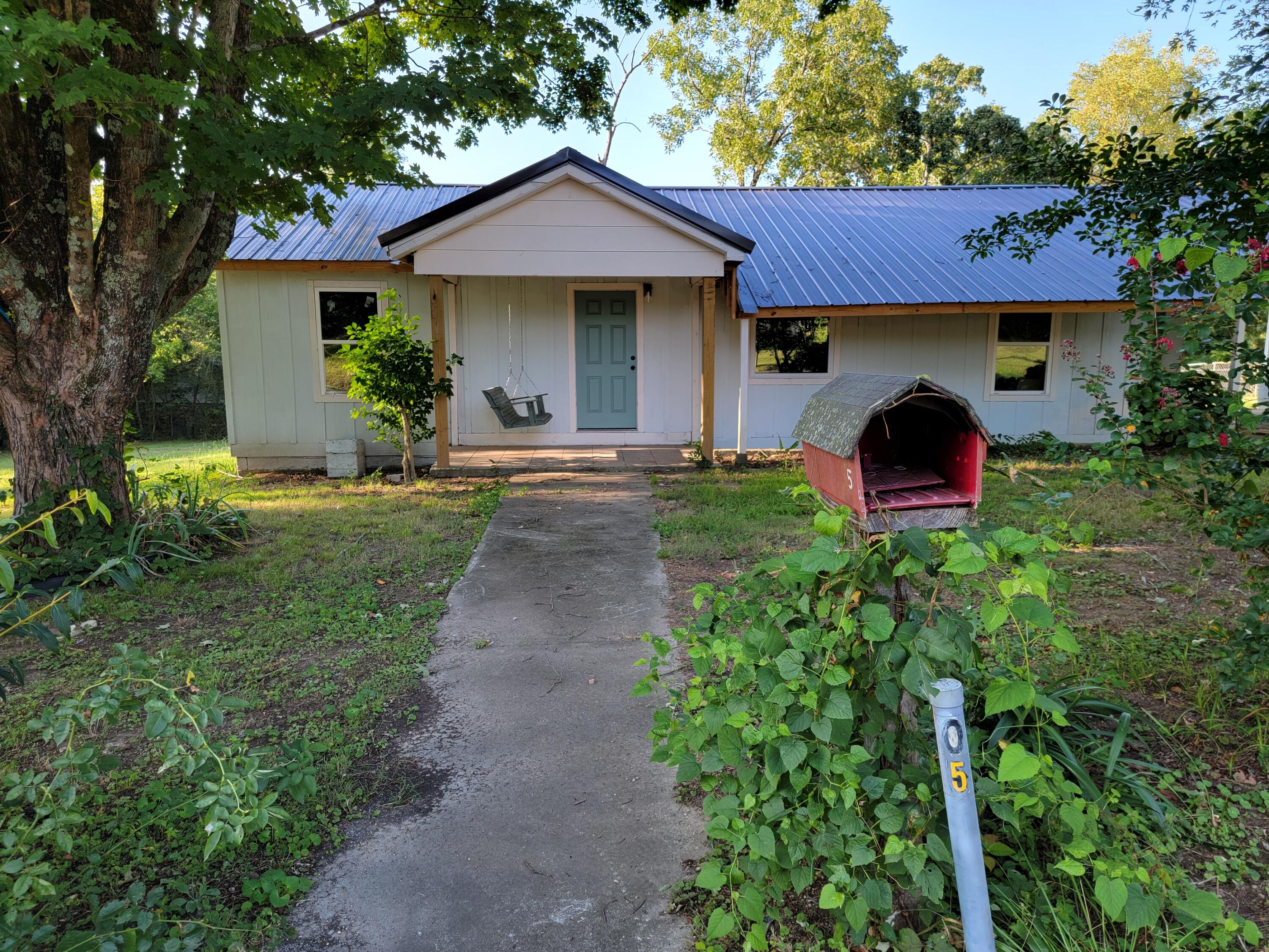 Jones St, LA Fayette, GA 30728