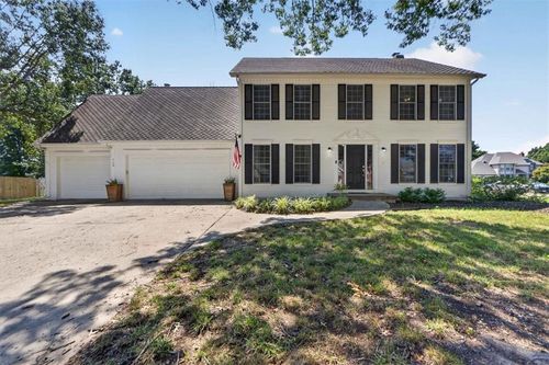 713 Nw Eagle Ridge Cir, Lee's Summit, MO, 64081-1972 | Card Image