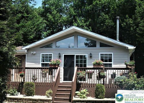 1026 Seven Nations Dr, Coolbaugh Twp, PA, 18466-7902 | Card Image