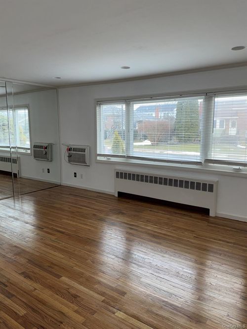 31 Evelyn Ln, Syosset, NY, 11791-5806 | Card Image