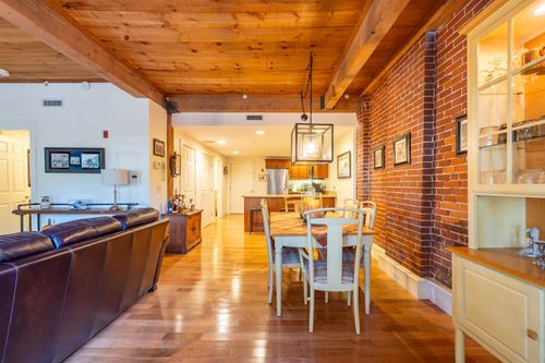 unit-212-7 Chester Rd, Derry, NH, 03038-1677 | Card Image