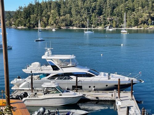 560 Warbass Way, Friday Harbor, WA, 98250-8043 | Card Image