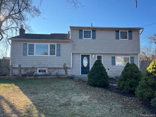 18 Lark Dr, Centereach, NY, 11720-1507 | Card Image