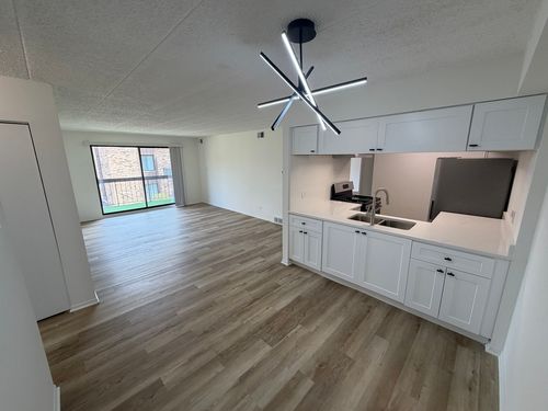 422-7531 175th St, Tinley Park, IL, 60477 | Card Image