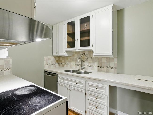 10-810 Holland Ave Unit 5 (10).jpg | Image 5