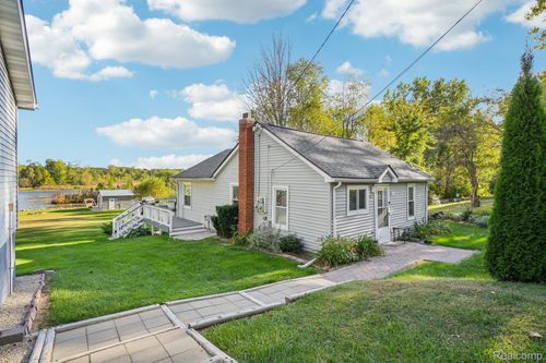 471 Lou Alice Dr, Columbiaville, MI, 48421-9705 | Card Image