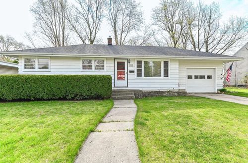 W168N8492 Jacobson Drive, Menomonee Falls, WI, 53051 | Card Image