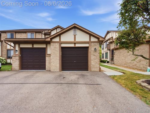 4-968 Country Club Dr, Saint Clair Shores, MI, 48082-2933 | Card Image