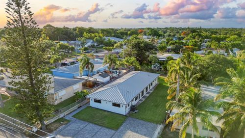 303/305 De Carie Street, Delray Beach, FL, 33444 | Card Image
