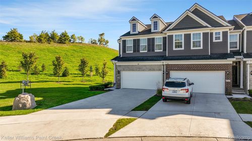 4727 Broomfield Way, Lake Orion, MI, 48359-1956 | Card Image