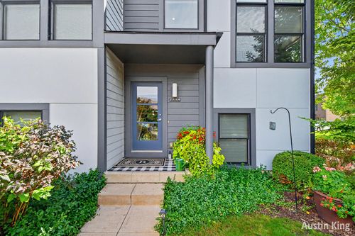 2114 New Town Dr Ne, Grand Rapids, MI, 49525-3912 | Card Image