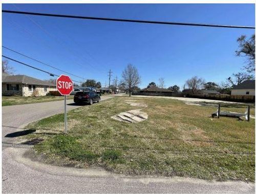 637 Linden St, Metairie, LA, 70003-4229 | Card Image