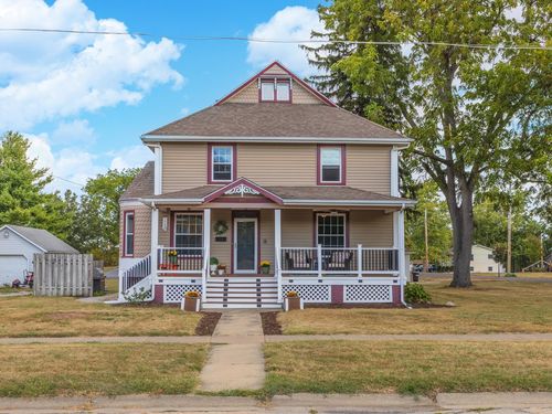 597 E 3rd St, El Paso, IL, 61738-1218 | Card Image