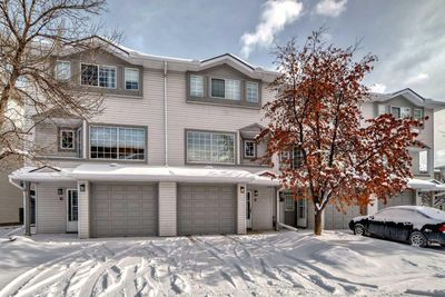 12 Kingsland Villas Sw, Home with 3 bedrooms, 3 bathrooms and 2 parking in Calgary AB | Image 2