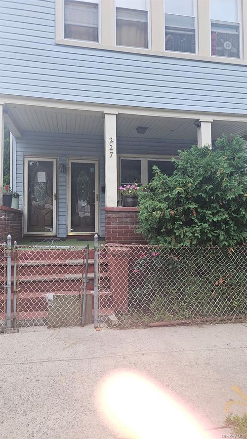 227 Gordon Street, New York, NY, 10304 | Card Image
