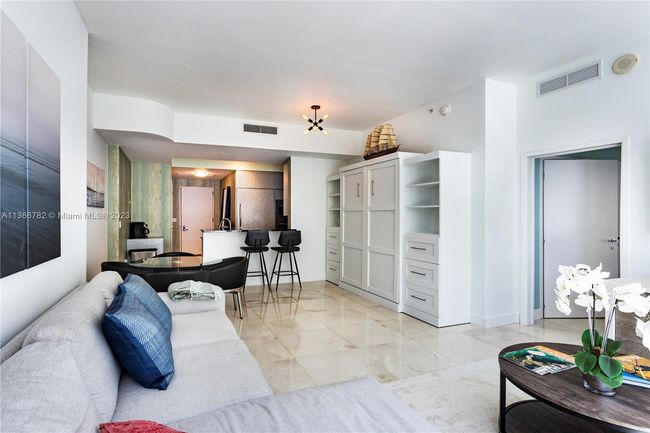 APT-501 - 50 S Pointe Dr, Condo with 1 bedrooms, 1 bathrooms and null parking in Miami Beach FL | Image 4