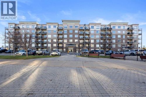 136 Sandpiper Rd, Fort Mcmurray, AB, T9K0J7 | Card Image