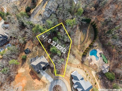 1064 Hartwell Xing, Gainesville, GA, 30501-2868 | Card Image