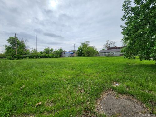 4466 15th St, Detroit, MI, 48208-2127 | Card Image