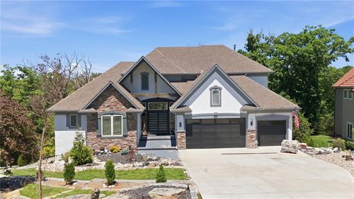 341 Nw Thoreau Cir, Lee's Summit, MO, 64081-2196 | Card Image