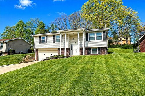 111 Roosevelt Dr, Monaca, PA, 15061-2553 | Card Image