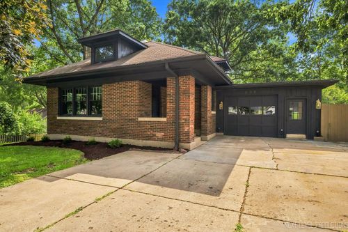 609 S 5th Ave, St. Charles, IL, 60174-2929 | Card Image