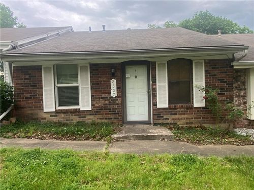 8327 Nw Mace Rd, Kansas City, MO, 64152-1957 | Card Image