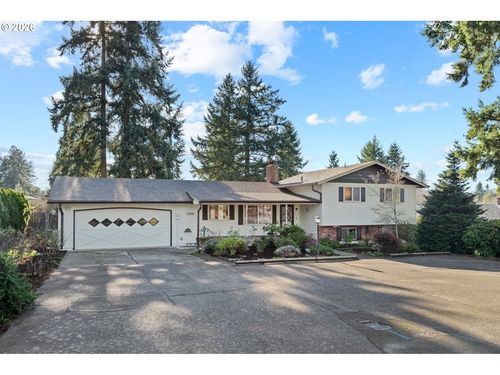15916 S Henrici Rd, Oregon City, OR, 97045-8178 | Card Image