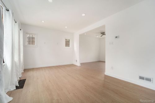 15775 Hartwell St, Detroit, MI, 48227-3330 | Card Image