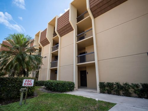 104-5390 Woodland Lakes Drive, Palm Beach Gardens, FL, 33418 | Card Image