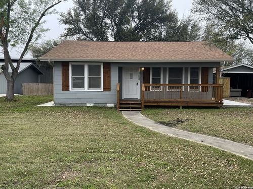 105 E Huebinger St, Marion, TX, 78124-2182 | Card Image