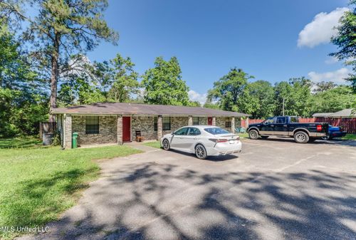 15724 Cook Rd, Biloxi, MS, 39532-9365 | Card Image
