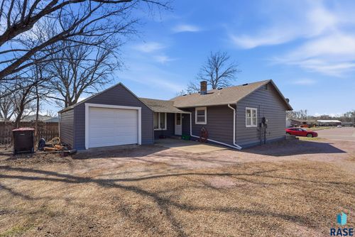 320 S 2nd Ave Avenue, Brandon, SD, 57005 | Card Image