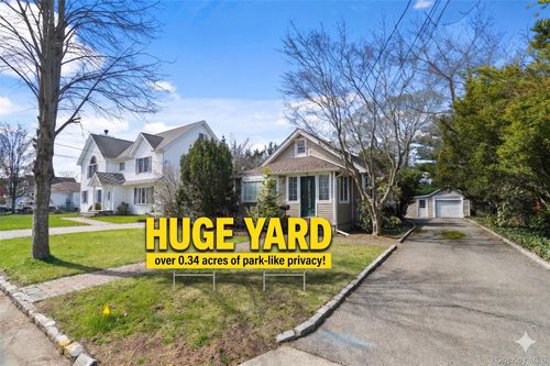 117 West Ave, Hicksville, NY, 11801-4615 | Card Image
