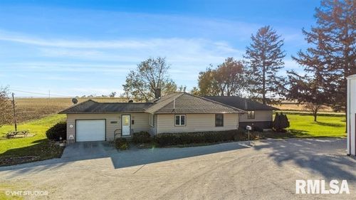 2055 350th Ave, Goose Lake, IA, 52750-9630 | Card Image