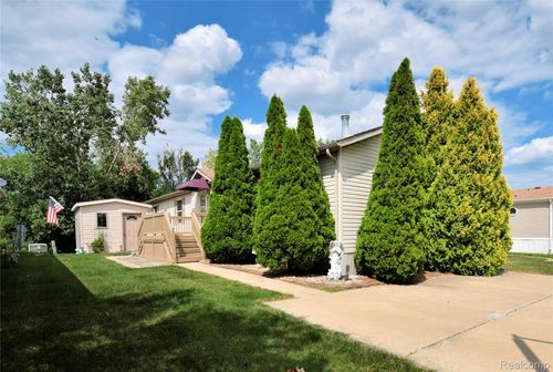 2147 Zack Ridge Dr, Newport, MI, 48166-9577 | Card Image
